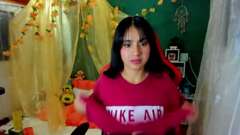 Snapshot of simone_simpson chatting on December 20, 2024, 6:40 am Simon Simpson          Modelo Independiente online show from December 20, 2024, 6:40 am