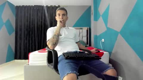 Snapshot of simonkeler chatting on December 29, 2024, 12:30 am SIMON KELER online show from December 29, 2024, 12:30 am