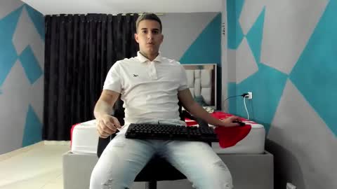 Snapshot of simonkeler chatting on December 30, 2024, 11:37 am SIMON KELER online show from December 30, 2024, 11:37 am