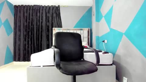 Snapshot of simonkeler chatting on January 8, 2025, 2:46 am SIMON KELER online show from January 8, 2025, 2:46 am