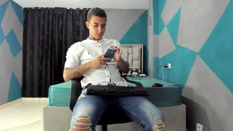 Snapshot of simonkeler chatting on January 24, 2025, 10:19 pm SIMON KELER online show from January 24, 2025, 10:19 pm