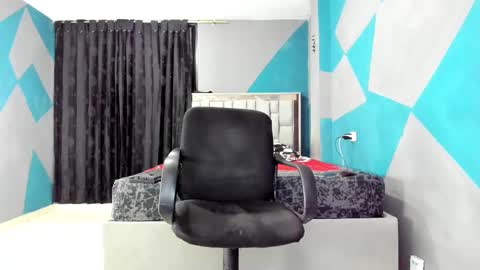 Snapshot of simonkeler chatting on January 28, 2025, 3:57 am SIMON KELER online show from January 28, 2025, 3:57 am