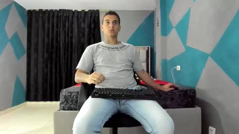 Snapshot of simonkeler chatting on January 31, 2025, 1:01 am SIMON KELER online show from January 31, 2025, 1:01 am