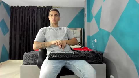 Snapshot of simonkeler chatting on February 19, 2025, 6:33 am SIMON KELER online show from February 19, 2025, 6:33 am