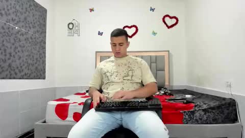 Snapshot of simonkeler chatting on September 27, 2025, 12:15 am SIMON KELER online show from September 27, 2025, 12:15 am