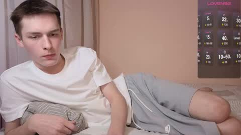 Snapshot of simonsecrett chatting on January 8, 2026, 1:24 pm Simon online show from January 8, 2026, 1:24 pm