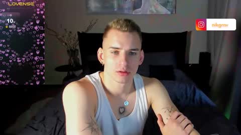 Snapshot of simonwnl chatting on February 11, 2025, 12:16 pm Simon online show from February 11, 2025, 12:16 pm