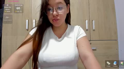 Snapshot of simply_zoe___ chatting on February 10, 2026, 9:52 pm zoe online show from February 10, 2026, 9:52 pm