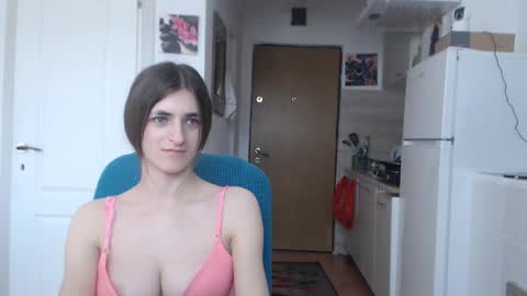 simyhvn online show from February 21, 2025, 11:33 am