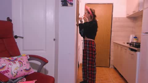 Snapshot of simyhvn chatting on January 17, 2026, 5:12 am simyhvn online show from January 17, 2026, 5:12 am