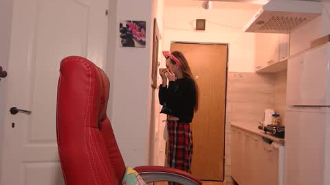 Snapshot of simyhvn chatting on February 5, 2026, 5:12 am simyhvn online show from February 5, 2026, 5:12 am