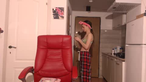 Snapshot of simyhvn chatting on February 9, 2026, 6:28 am simyhvn online show from February 9, 2026, 6:28 am