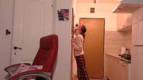 Snapshot of simyhvn chatting on February 10, 2026, 5:11 am simyhvn online show from February 10, 2026, 5:11 am