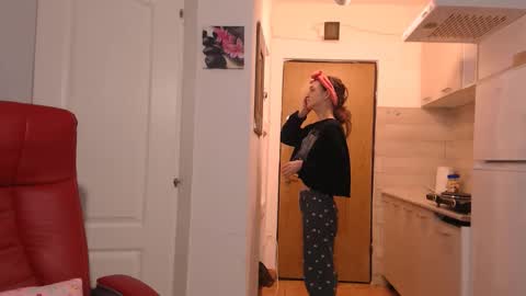 Snapshot of simyhvn chatting on February 16, 2026, 5:36 am simyhvn online show from February 16, 2026, 5:36 am