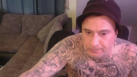 sinalco1975 online show from November 12, 2025, 2:01 am