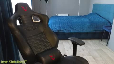 Snapshot of sinffuly chatting on November 1, 2025, 9:33 am Richard online show from November 1, 2025, 9:33 am