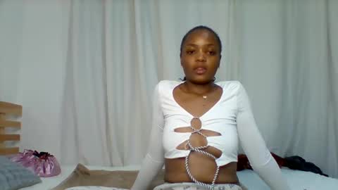 Snapshot of sinfulaura chatting on May 27, 2026, 9:01 pm Ebony Vixen online show from May 27, 2026, 9:01 pm
