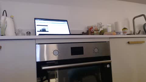 Lina online show from January 1, 2025, 3:46 pm