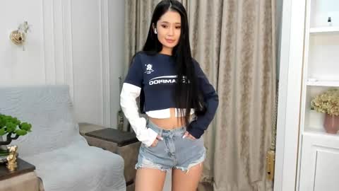 Snapshot of sinsemillaa chatting on December 15, 2024, 2:59 pm Ellie online show from December 15, 2024, 2:59 pm