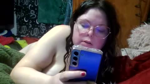 Snapshot of siofra chatting on March 10, 2026, 11:21 pm Siofra online show from March 10, 2026, 11:21 pm