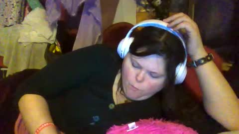 Snapshot of siofra chatting on April 3, 2026, 8:45 am Siofra online show from April 3, 2026, 8:45 am