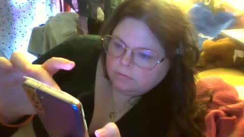 Snapshot of siofra chatting on April 5, 2026, 6:16 pm Siofra online show from April 5, 2026, 6:16 pm