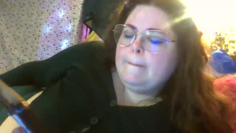 Snapshot of siofra chatting on April 6, 2026, 10:22 pm Siofra online show from April 6, 2026, 10:22 pm