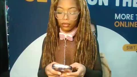 Snapshot of sipofsummer chatting on October 25, 2025, 5:19 pm U M M E R online show from October 25, 2025, 5:19 pm