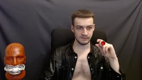 Snapshot of sir_damien chatting on December 22, 2024, 3:00 am Sir Damien online show from December 22, 2024, 3:00 am