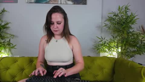 Snapshot of sira_fey chatting on September 23, 2025, 8:50 am Sheils online show from September 23, 2025, 8:50 am