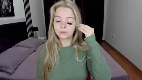 SirenaBloom online show from October 13, 2025, 5:51 am