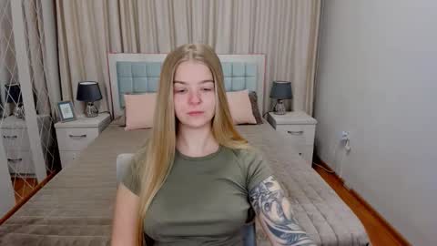 Snapshot of sirenabloom chatting on February 12, 2026, 4:40 am SirenaBloom online show from February 12, 2026, 4:40 am