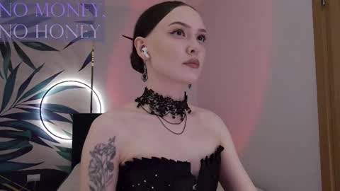 Snapshot of sirenaswhisper chatting on March 1, 2026, 1:57 pm Goddess Sirena online show from March 1, 2026, 1:57 pm