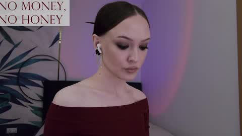 Snapshot of sirenaswhisper chatting on May 28, 2026, 4:15 pm Goddess Sirena online show from May 28, 2026, 4:15 pm