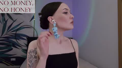 Snapshot of sirenaswhisper chatting on June 10, 2026, 9:25 pm Goddess Sirena online show from June 10, 2026, 9:25 pm