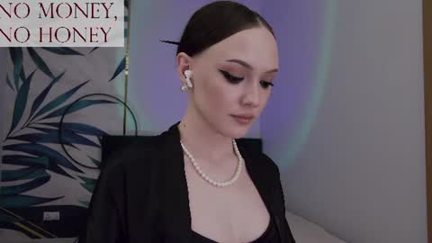 Snapshot of sirenaswhisper chatting on June 13, 2026, 1:25 am Goddess Sirena online show from June 13, 2026, 1:25 am