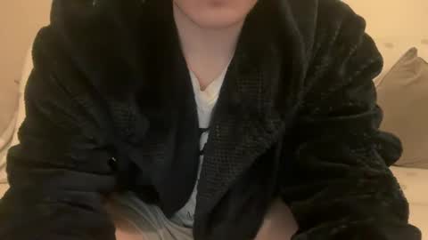 Snapshot of sissy_brit22 chatting on December 16, 2024, 12:37 am sissy_brit22 online show from December 16, 2024, 12:37 am