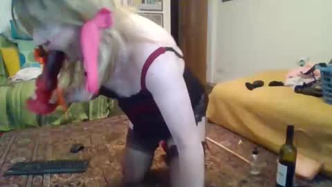 sissyslut online show from April 18, 2026, 5:17 pm