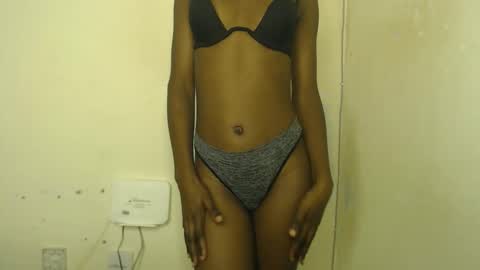 sizzly_ass online show from April 13, 2026, 8:25 pm