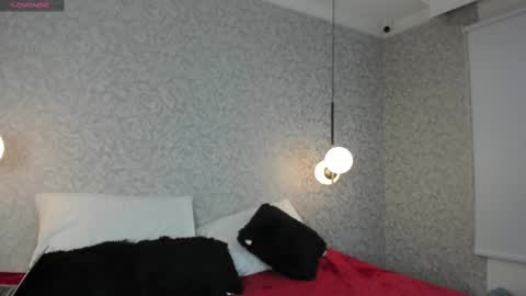 SKAILYN ANGELS online show from October 31, 2025, 7:04 pm