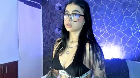 SKAILYN ANGELS online show from November 19, 2025, 4:45 am