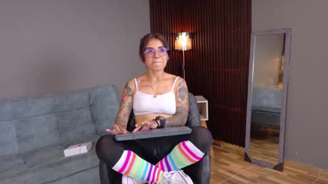 Snapshot of skarlet_petit chatting on February 5, 2025, 11:39 pm skarlet_petit online show from February 5, 2025, 11:39 pm