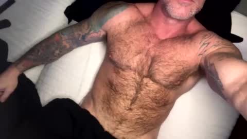 Snapshot of skimaskedbeef chatting on February 6, 2025, 9:32 am BEEF online show from February 6, 2025, 9:32 am