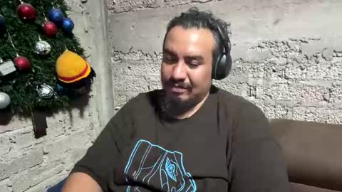 Snapshot of skinhell chatting on April 22, 2026, 2:36 am Elias online show from April 22, 2026, 2:36 am