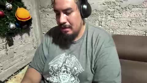 Snapshot of skinhell chatting on May 15, 2026, 11:12 pm Elias online show from May 15, 2026, 11:12 pm