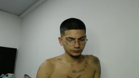 Snapshot of skinny_badboy chatting on February 12, 2026, 3:23 am E R O S online show from February 12, 2026, 3:23 am
