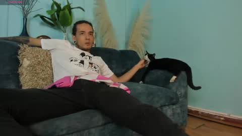 Snapshot of skinny_mac_ chatting on June 2, 2026, 6:43 pm Mac online show from June 2, 2026, 6:43 pm