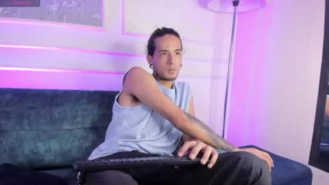 Snapshot of skinny_mac_ chatting on June 26, 2026, 5:39 pm Mac online show from June 26, 2026, 5:39 pm