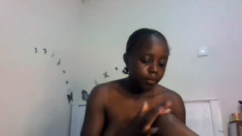 Snapshot of skinny_petite18 chatting on June 24, 2026, 11:31 am Munah online show from June 24, 2026, 11:31 am