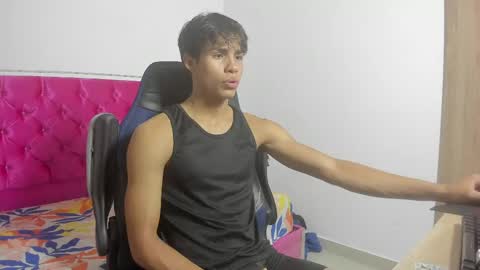 Snapshot of skinny_sam23 chatting on May 4, 2026, 3:24 am sam online show from May 4, 2026, 3:24 am